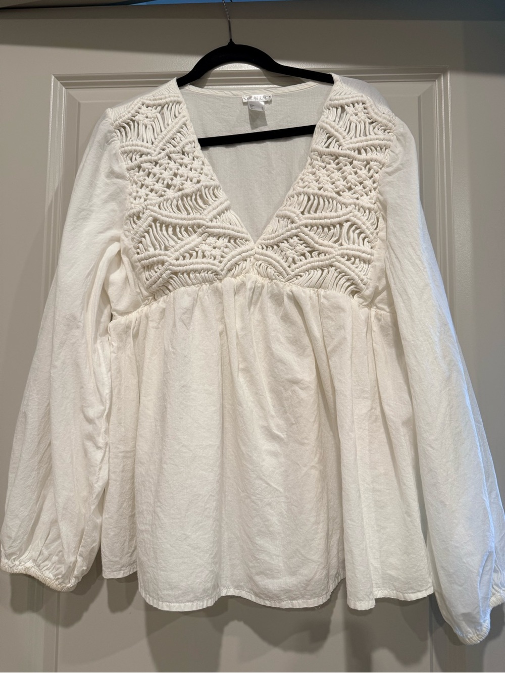 VENUS White Long-Sleeve Crochet V-Neck Top